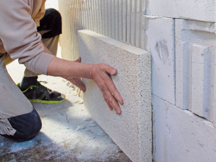 LIQUID PORE Mineraldämmplatten aufeinandergetapelt