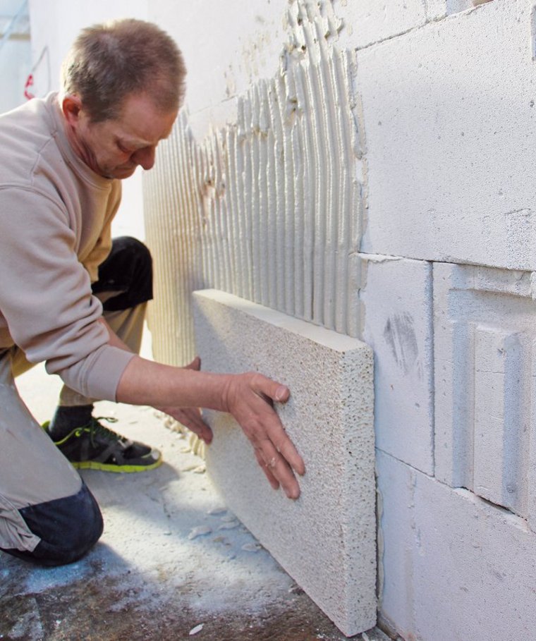 LIQUID PORE Mineraldämmplatten - Anbringung an die Wand